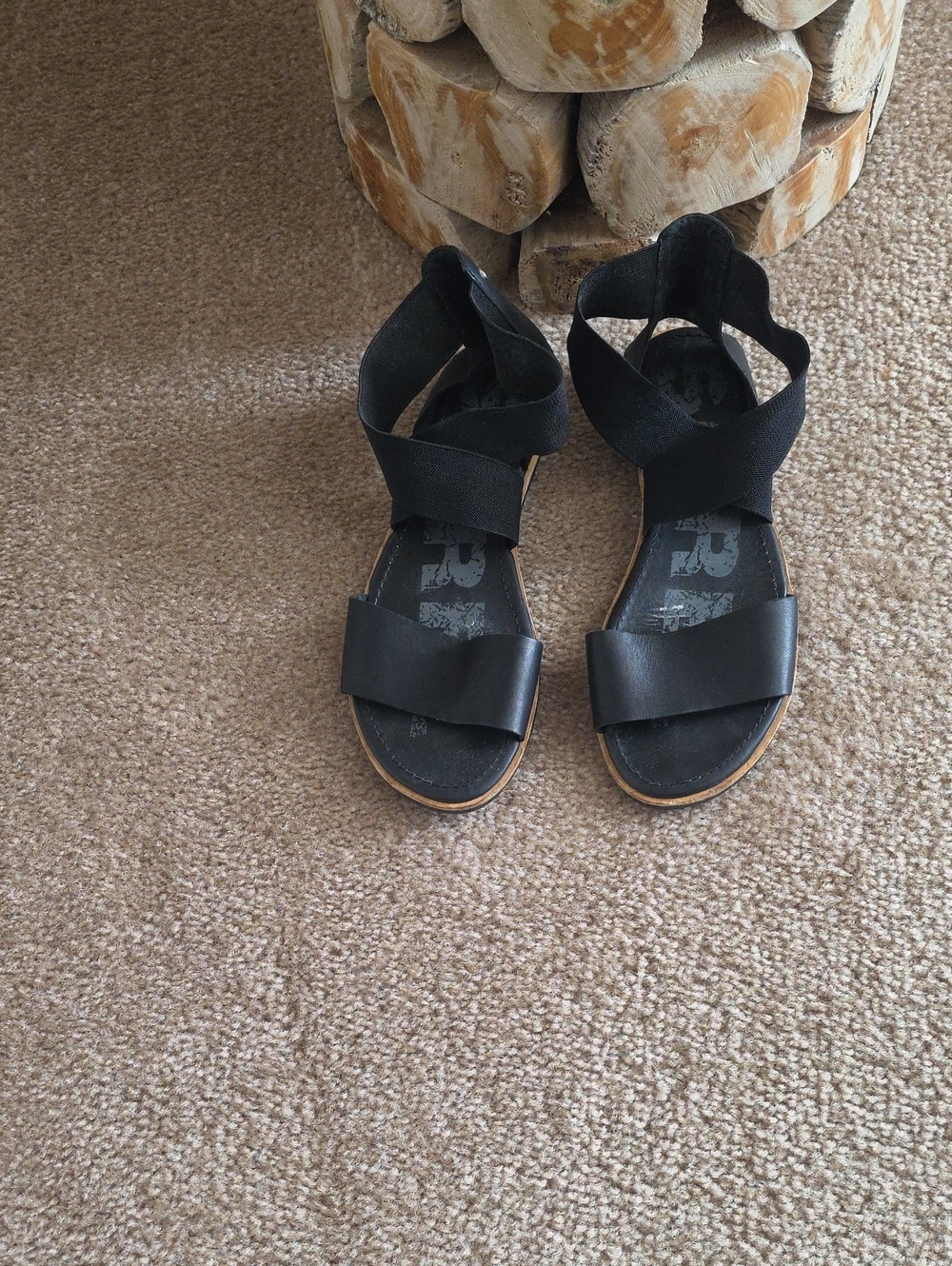 Sorel Black Crisscross Elastic Strap Sandals